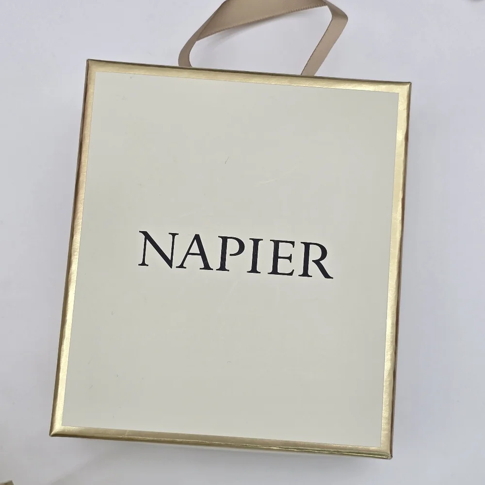 Napier Gold and Green Wreath Brooch New With Gift Box - Picture 2 of 2